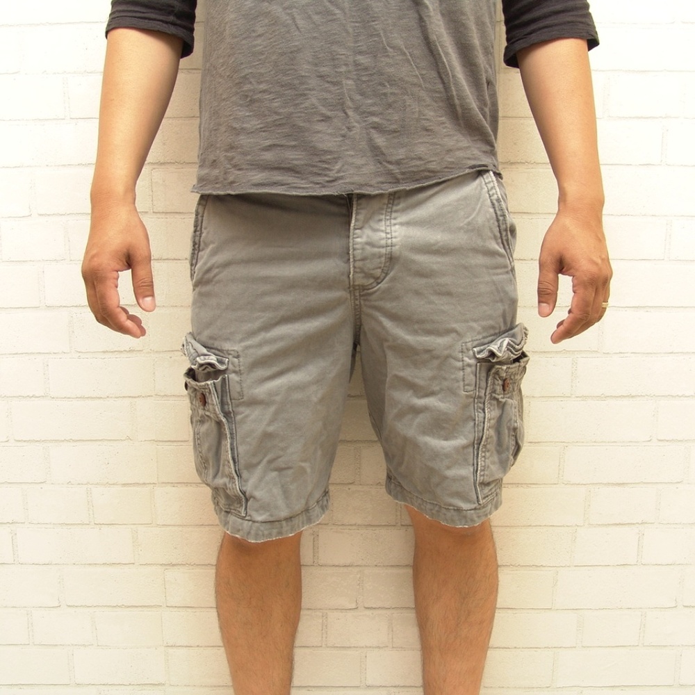 MEN AMERICAN EAGLE DARK GRAY CARGO SHORTS SZ 32